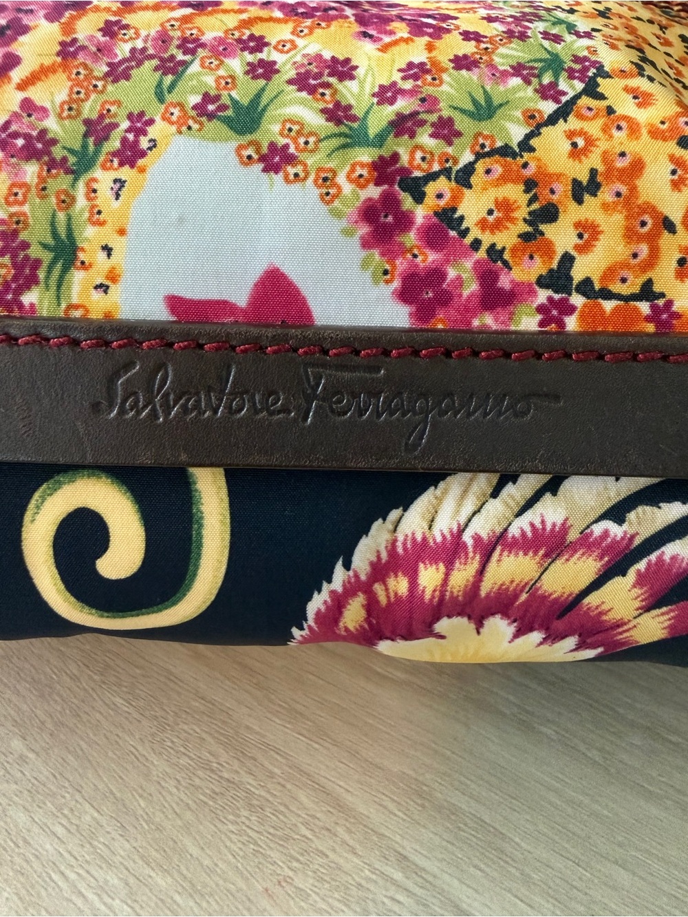 SALVATORE FERRAGAMO FÉRIA TOP HANDLE BARREL BAG #AQ-21 6900 - Picture 8 of 11